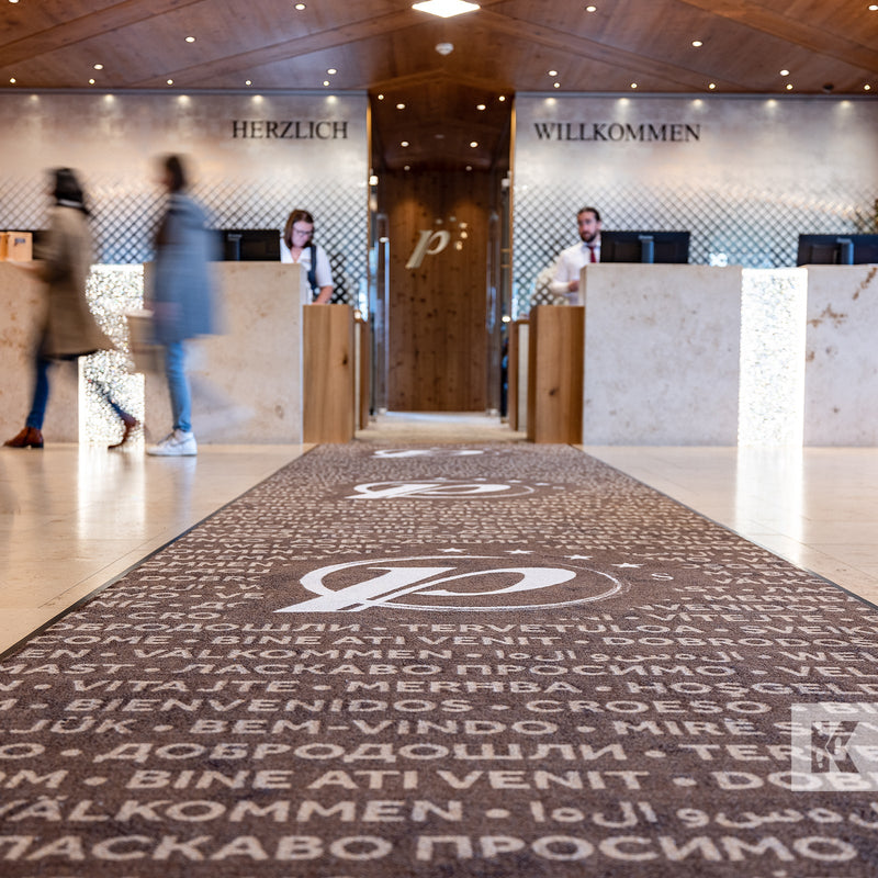 Hotel reception with a long Jet-Print Horizon runner mat
